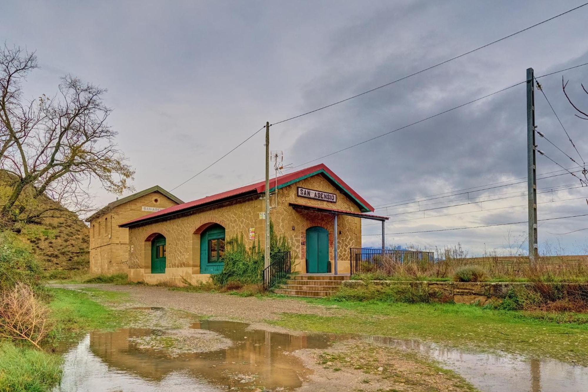 La Estación San Asensio Exterior foto